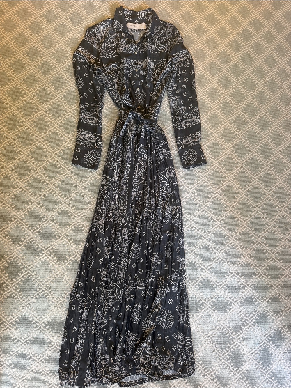 Golden Goose Bandana Print Maxi Shirtdress in Anthracite. 40, 10, Med